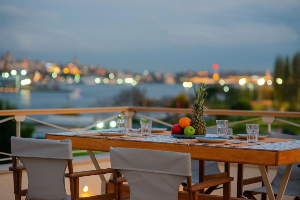 Waterfront Apartment By The Tram - Terrace With Dome & Golden Horn View In Fatih Istanbul Exterior photo
