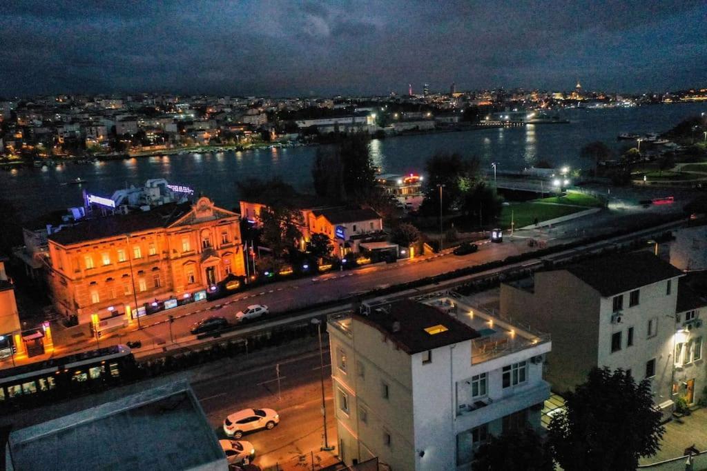 Waterfront Apartment By The Tram - Terrace With Dome & Golden Horn View In Fatih Istanbul Exterior photo