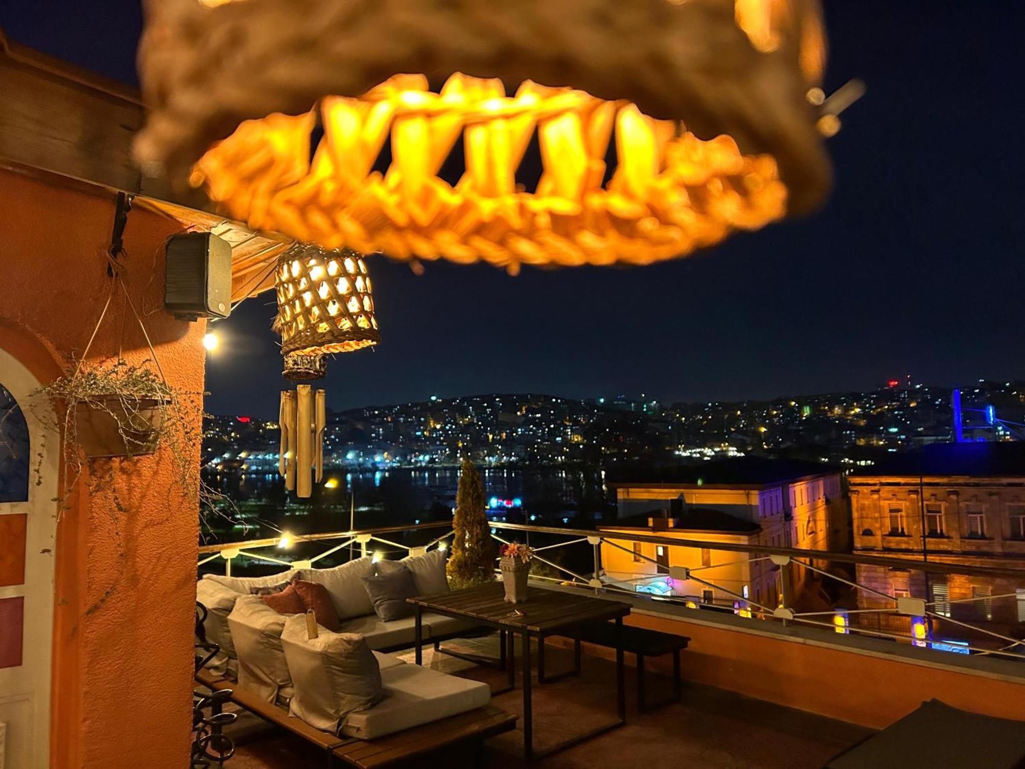 Waterfront Apartment By The Tram - Terrace With Dome & Golden Horn View In Fatih Istanbul Exterior photo