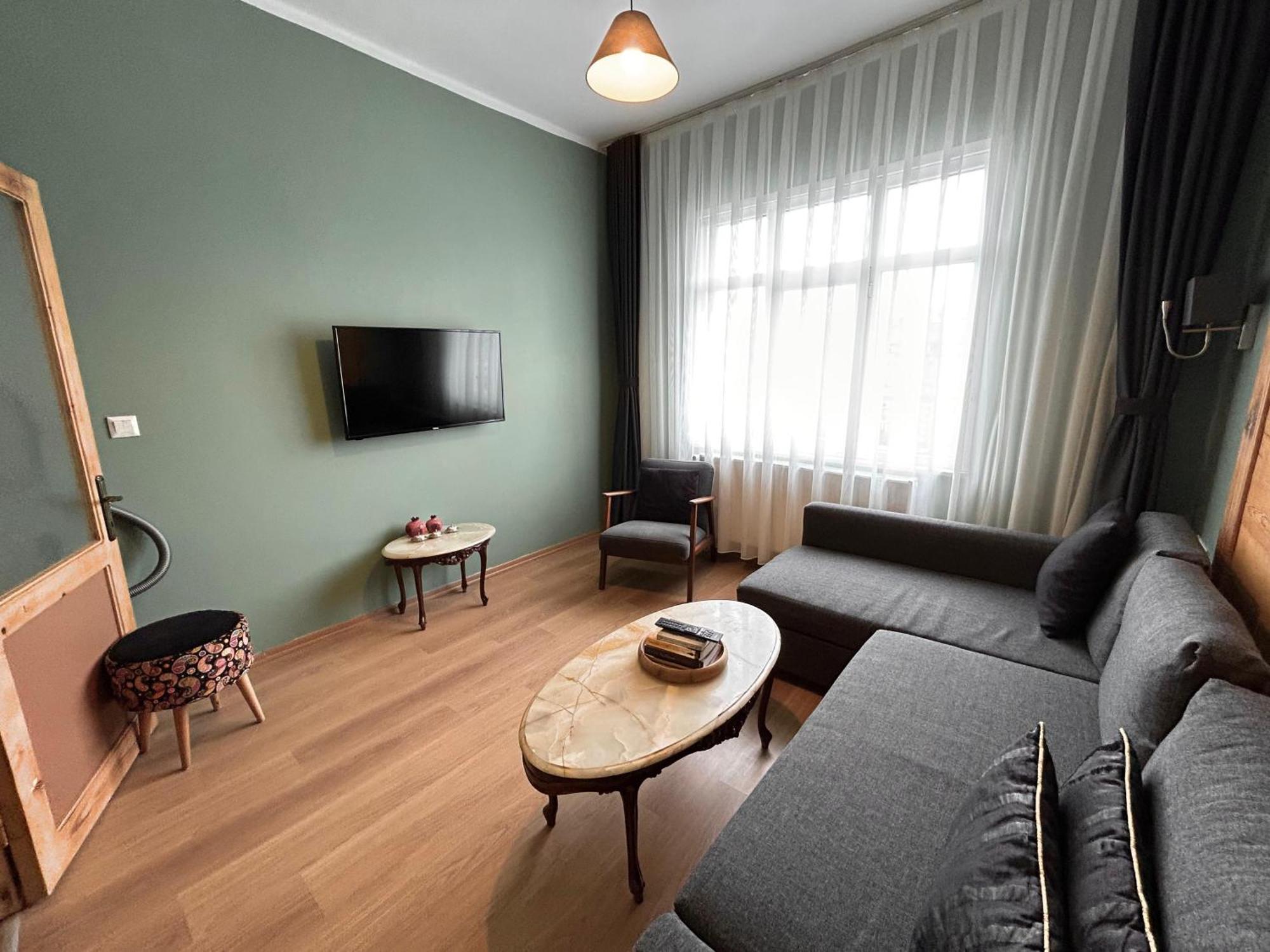 Waterfront Apartment By The Tram - Terrace With Dome & Golden Horn View In Fatih Istanbul Exterior photo
